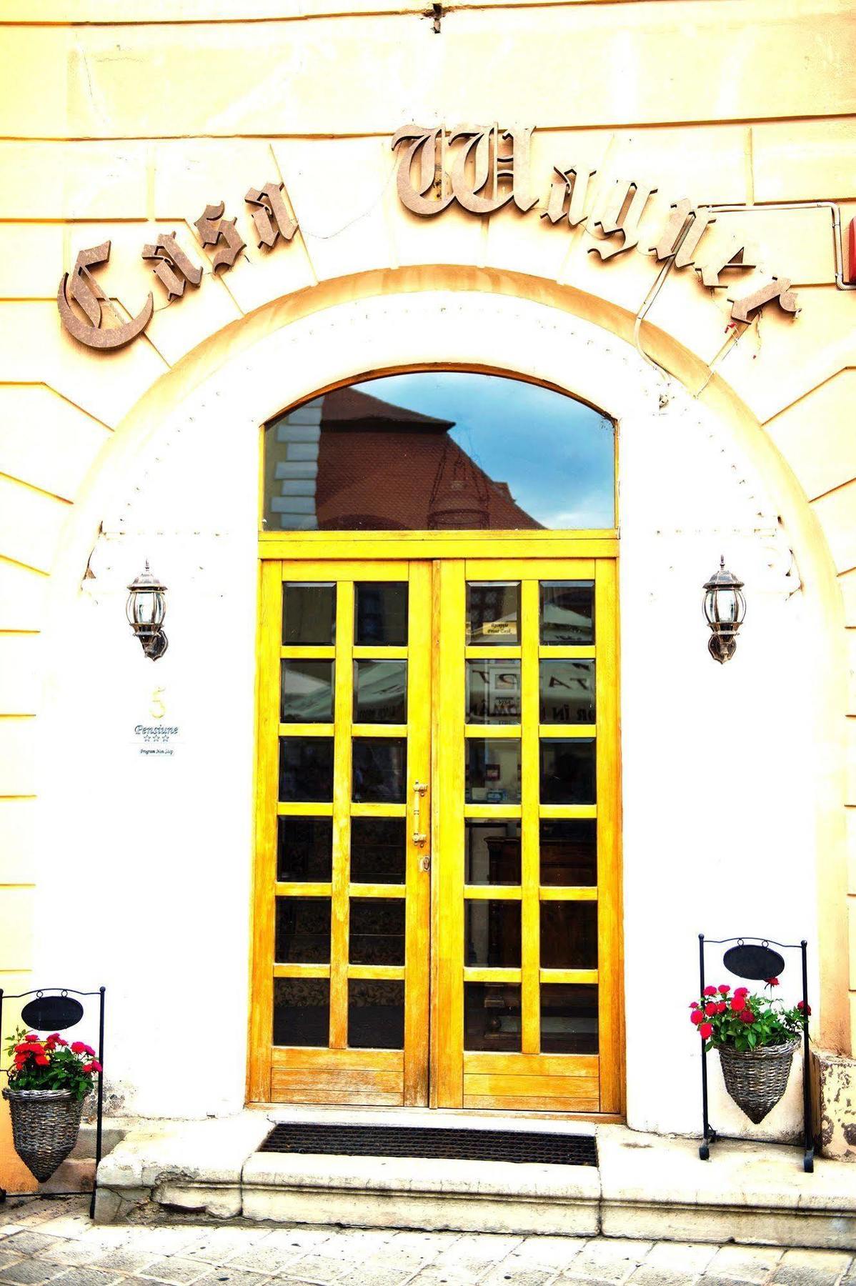 Hotel Casa Wagner Braşov Esterno foto